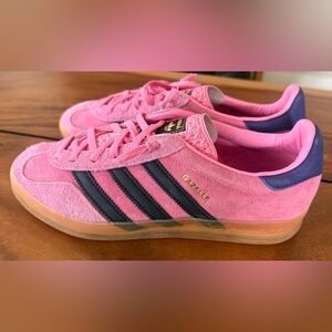 🔥Never worn! Adidas Gazelle Pink Black Suede Sneakers